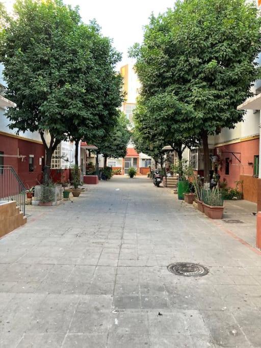 Barrio De Triana - Bidasoa Facil Aparcamiento Seville Exterior photo